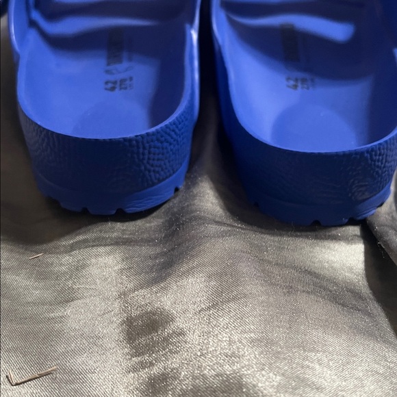 Royal blue Birkenstock Slides - 11 women’s - Picture 6 of 6